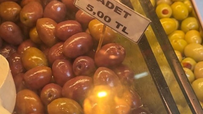 Eminönü'nde zeytin tane ile satılmaya başladı ne düşünüyorsun?