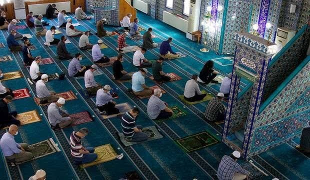 Bugün ilk teravih namazı kılınacak. Kimler teravih namazlarına gidiyor?