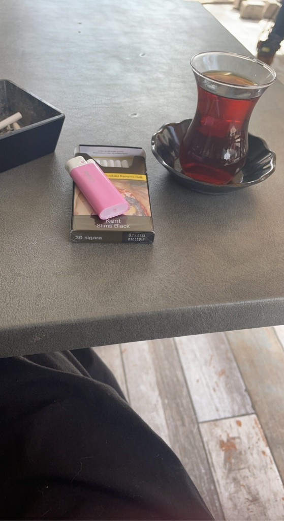 Çayımi size verir miyim diyim mi?