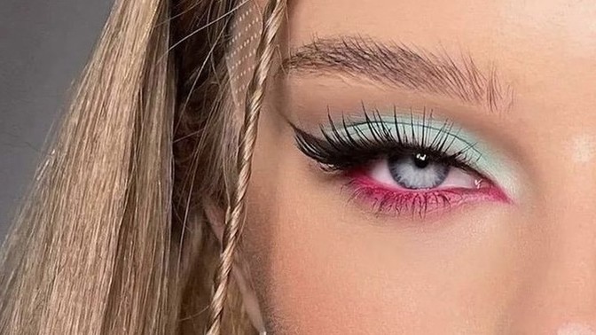 Günlük hayatta renkli eyeliner kullanır mısınız?