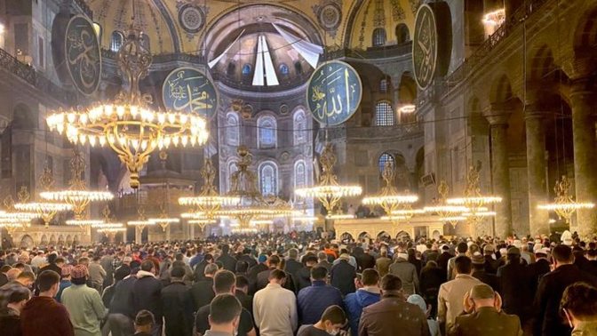 Teravihte huyu huyuma, dengi dengime bir hatun bulabilir miyim? Teravih çıkışı dondurma yemez miyiz?
