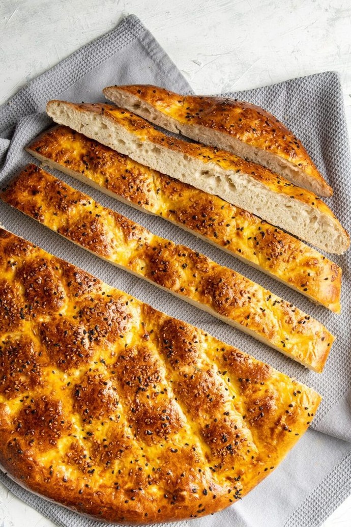 Evinizde ramazan pidesini kim alır?