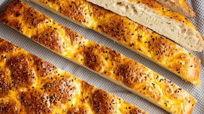 Evinizde ramazan pidesini kim alır?