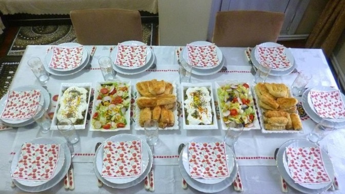 Pandemi döneminde askıya alınan iftar yemeği misafirlikleri bu sene olur mu?