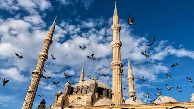 Bugün iftarda kiminle orucunu bozmak isterdin?