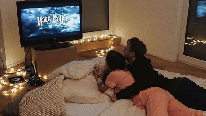 Her şeye ağlayan biriyle film izlenir mi?
