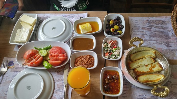 Sahura kadar ayakta mısınız yoksa yatıyor musunuz?