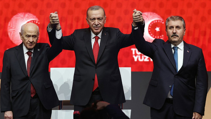 Yılın Anketi ; Hangi partiye oy vereceksiniz ? Neden ?