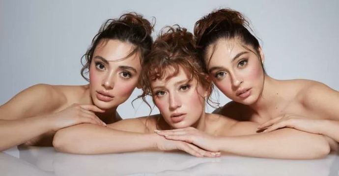 Cemre Baysel, Gizem Karaca ve Rabia Soytürk. Bu güzel kızların yeni fotoğrafını nasıl buldunuz?