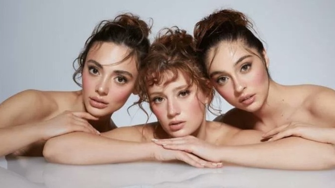 Cemre Baysel, Gizem Karaca ve Rabia Soytürk. Bu güzel kızların yeni fotoğrafını nasıl buldunuz?