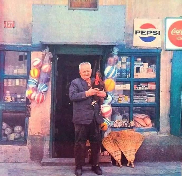 Bakkal amcanın para üstü yerine sakız verdiği günleri özledin mi?