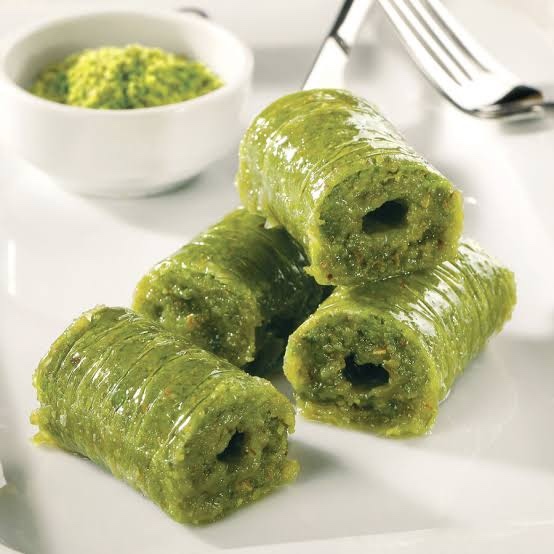 Baklava dediğin fıstıklı mı olur, fıstıksız mı?