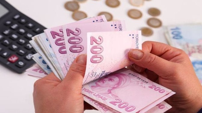 Emeklilere verilen Bayram ikramiyesi 2.000TL'ye yükseldi. Sizce tüm çalışanlara Bayram ikramiyesi verilmeli mi?