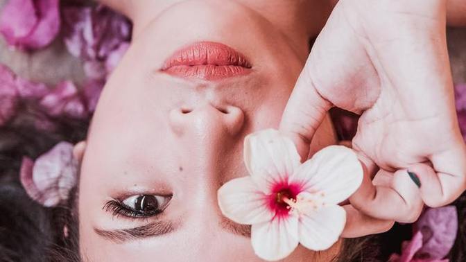 30 yaşından önce yüzde kırışıklık oluşması normal midir?