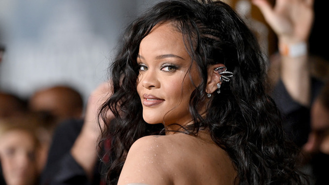 #Rihanna 'ya evlenme teklifi etmek için evine giren kişi güvenlikler tarafından yakalandı. Saplantılı hayranlık hastalık mıdır?