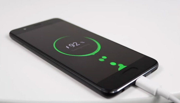 Şu an ki Telefonunun Şarjı Yüzde de Kaç İse Aynı Olanlar Evli veya Sevgili Olsun?