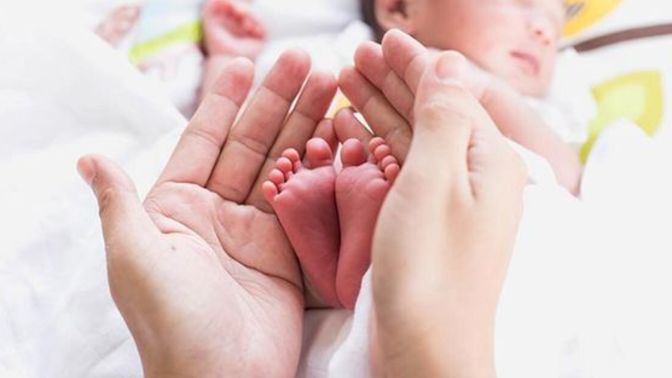 Prematüre bebek bakımında en çok neye dikkat edilmeli?
