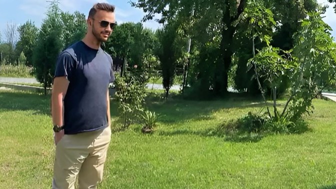 Hoslandığım bir kız var.. Herkes onun pesinde.. Sizce şansım var mıdır? Bir fenomen.. Duanıza ihtiyacım var? Dua eder misiniz?
