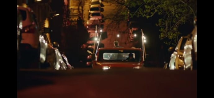 Sahurda elektro gitarla ramazan davulcularına eşlik eden gençler tekrar gündem oldu. 😂 Böyle uyandırılmak ister misiniz?