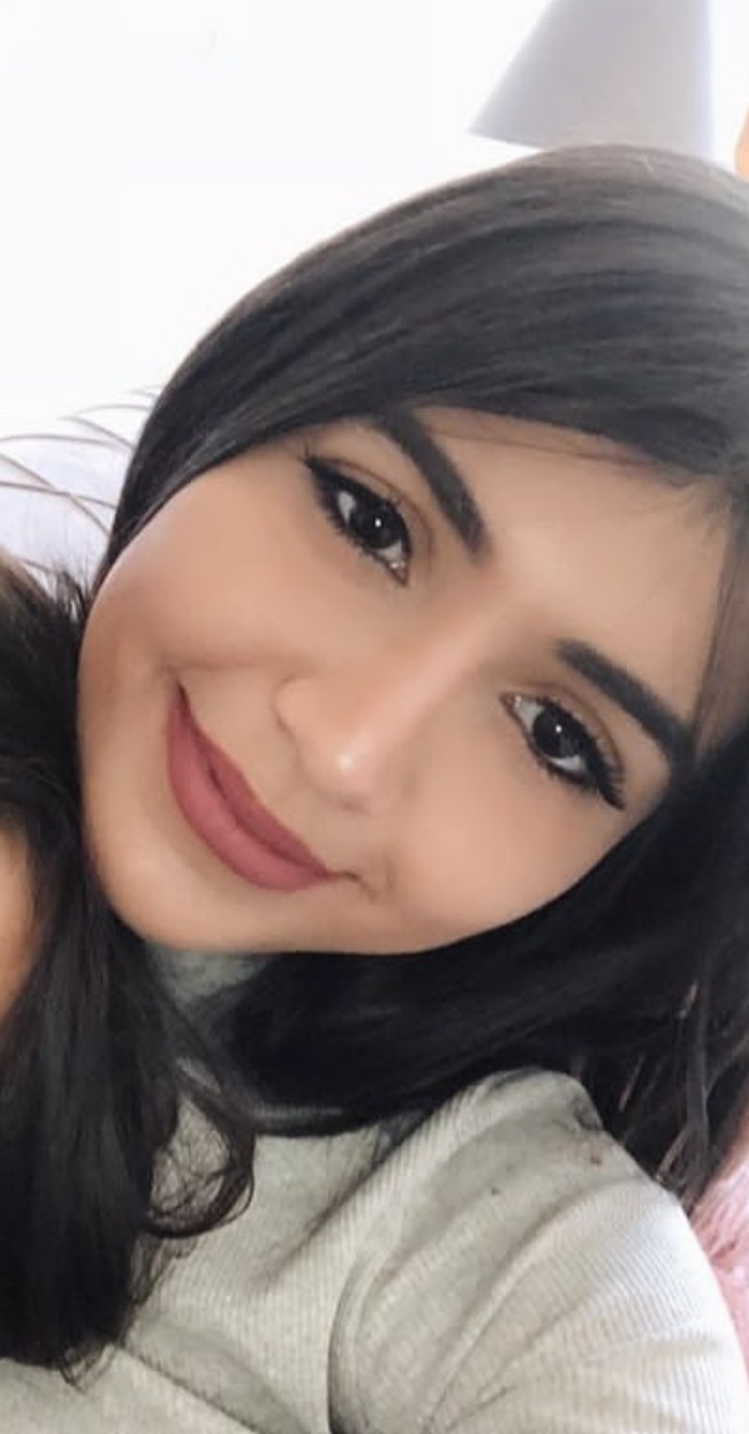 Sizce Özden Özdoğan güzel mi, kaç yaşında gösteriyor?