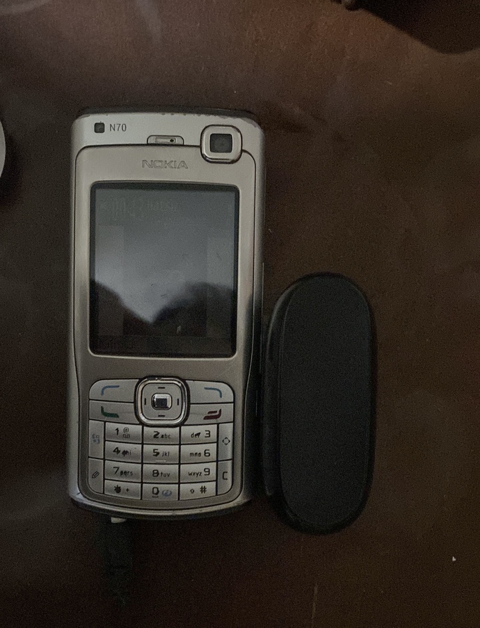 Nokia eski tuşlu telefonları piyasada var mı hala satılıyor mu?