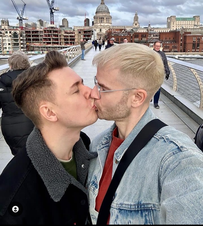 Gay aşkı 🏳️🌈 ne kadar saf ve temiz duygularla yaşıyoruz değil mi?