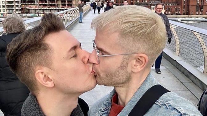 Gay aşkı 🏳️‍🌈 ne kadar saf ve temiz duygularla yaşıyoruz değil mi?