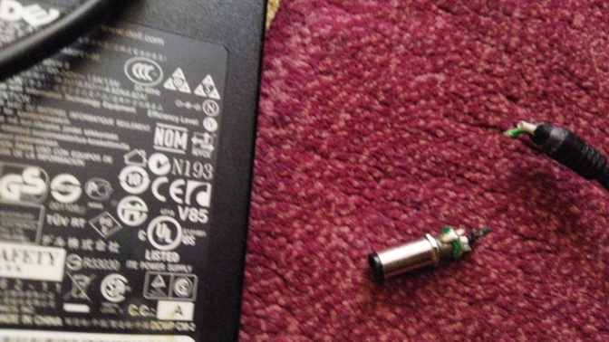 Laptop şarj aleti tamir olur mu?