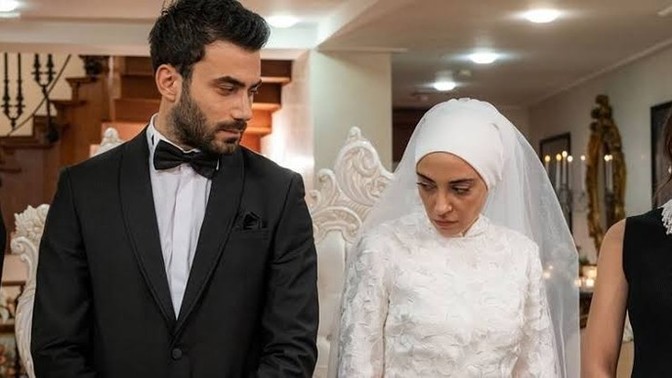 Sizce şu anda yayımlanan en saçma türk dizisi hangisi?