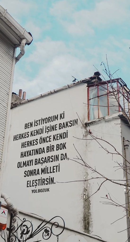 Birisini eleştirmeden önce, aynada kendinize bakıyor musunuz?
