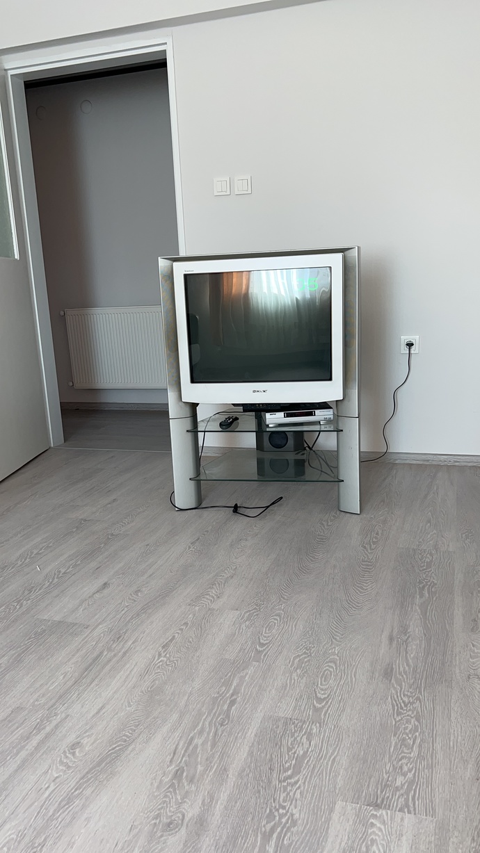 Ne onunla ne de onsuz yapamadığın biri var mı?