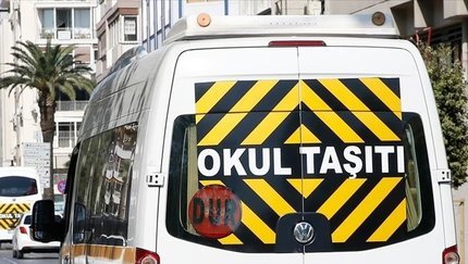 Şoför, okul servisinde taşıdığı öğrencileri sopayla dövdü! Sizce okul servisleri kaldırılmalı mı?
