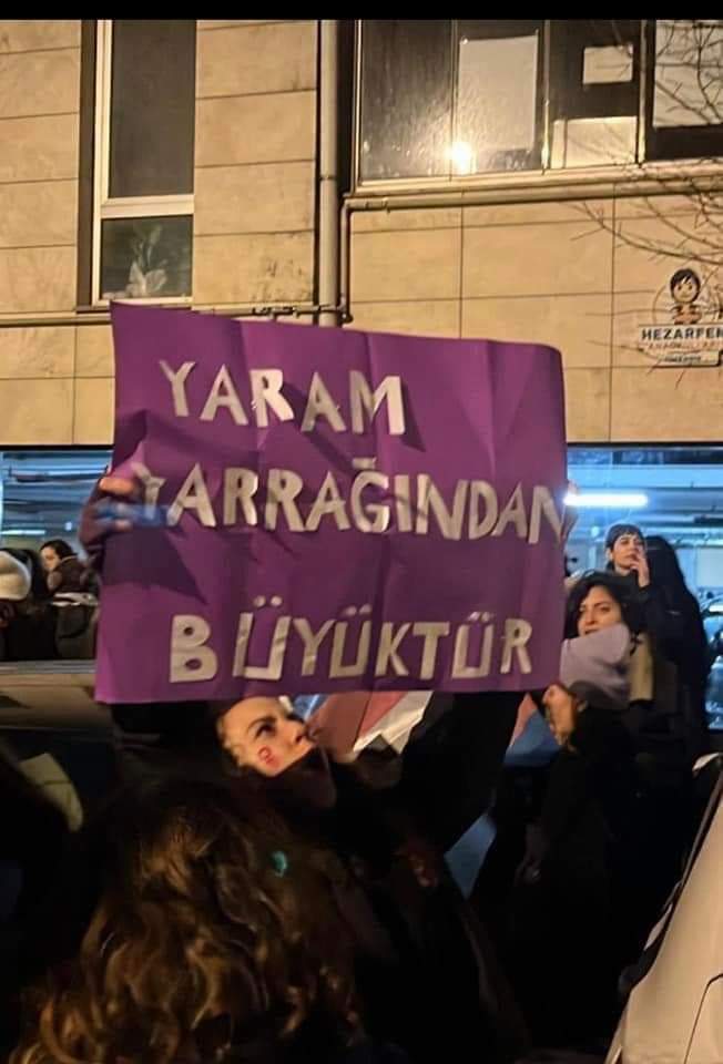 İngiltere ve İsrail'de farklı yıllarda açılan pankartlar çok konuşuluyor. Türkiye'de kadın hakları yeterli mi?