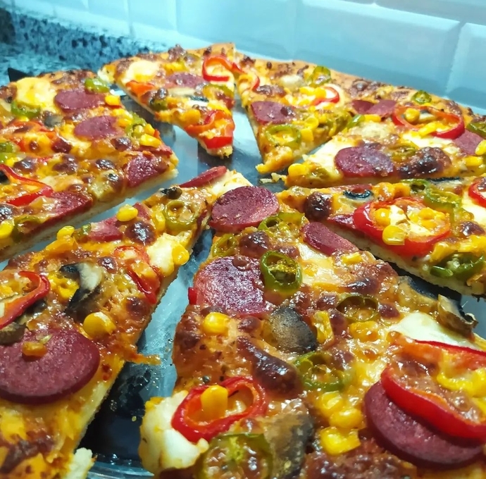 İftar için karışık pizza yaptım, olmuş mu sizce 🍕?