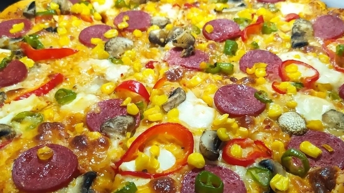 İftar için karışık pizza yaptım, olmuş mu sizce 🍕?