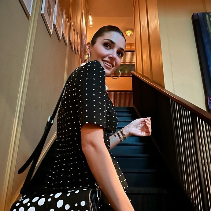 Hande Erçel’in yeni gönderisini beğendiniz mi? Çok güzel değil mi? 🌸