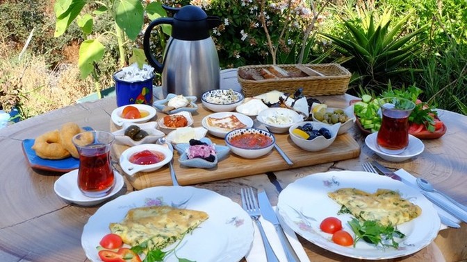 Yemek pişirirken hızlı olmaya mı çaba gösterirsin, ağır ağır mı yaparsın işleri?