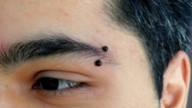 Erkeklere kaş piercing yakışıyor mu sizce?