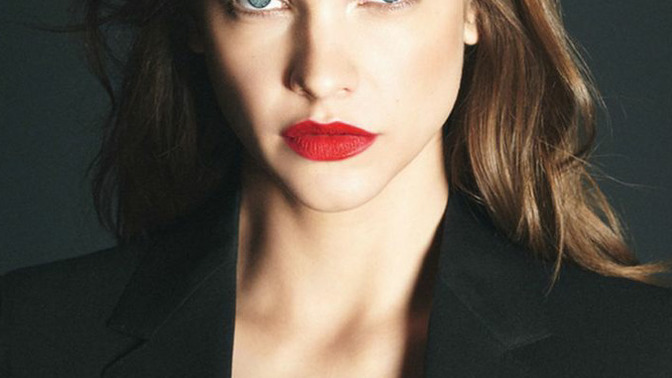 Barbara Palvin aşırı güzel değil mi?