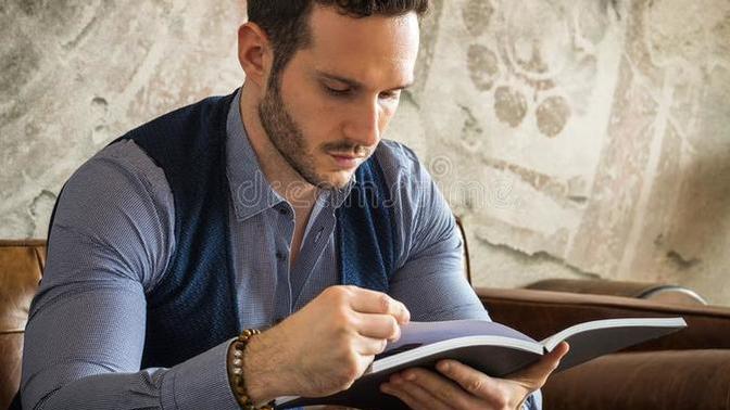 Kitap okuyan erkek mi daha çekici olur yoksa spor yapan erkek mi?