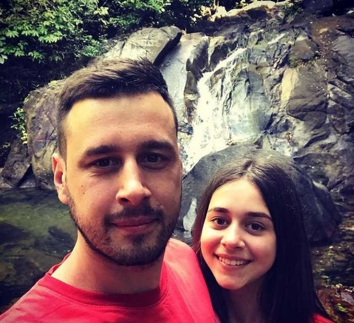 21-32 yaşlarındayız. Yaş farkımız çok mu?