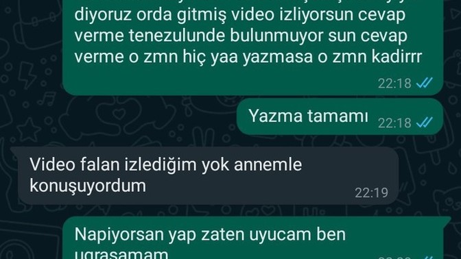 Sevgilimle konuşurken whatsapta mesajımı görmesine rağmen Instagram da reels izliyo cevap vermiyor?