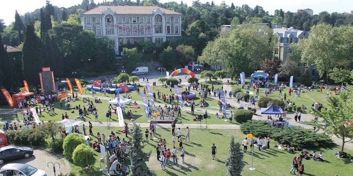 YÖK Başkanı, 3 Nisanda üniversitelerde yüz yüze eğitime dönülebileceğini açıkladı. Baharda kampüsler canlanacak mı?