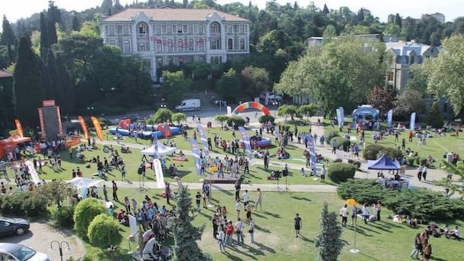 YÖK Başkanı, 3 Nisan'da üniversitelerde yüz yüze eğitime dönülebileceğini açıkladı. Baharda kampüsler canlanacak mı?