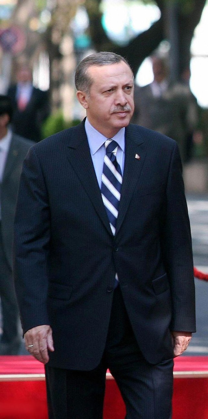 YSK, Cumhurbaşkanı Erdoğan’ın 3. Kez adaylığına ilişkin itirazları reddetti. Bu anayasal suç değil mi?