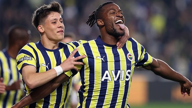 Fenerbahçe, Trabzonspor'u 3-1 yenerek bu sezon ilk kez derbi kazandı. Sizce maçın oyuncusu kimdi?