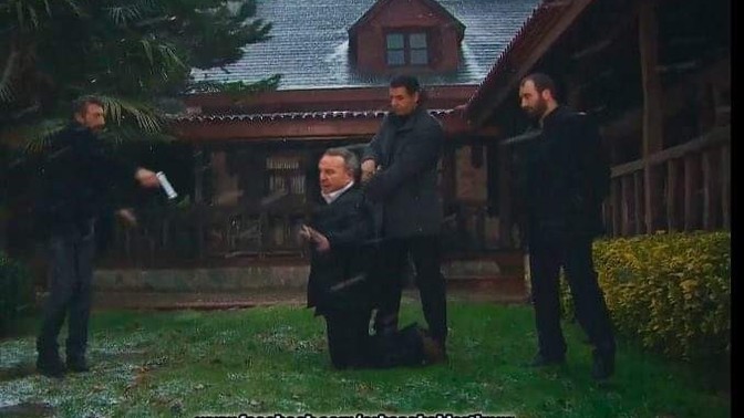 Rıza neden ölmedi bu nasıl vşr şey yönetmenin beyni yok sanırım?
