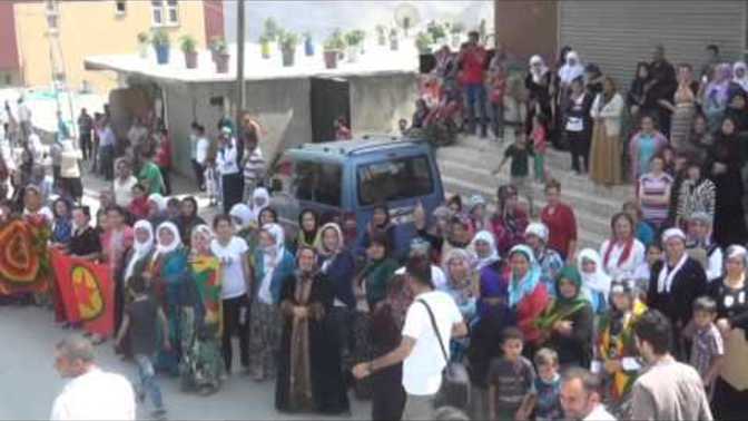 Türkiye şehrinde nasıl apo bayrağı sallarlar?
