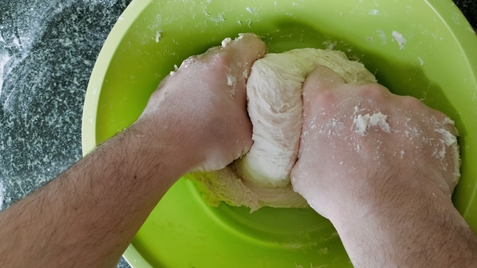 Babam "erkek adam hamur açar mı" diye dalga geçti. Erkekler hamur açamaz mı 😐?