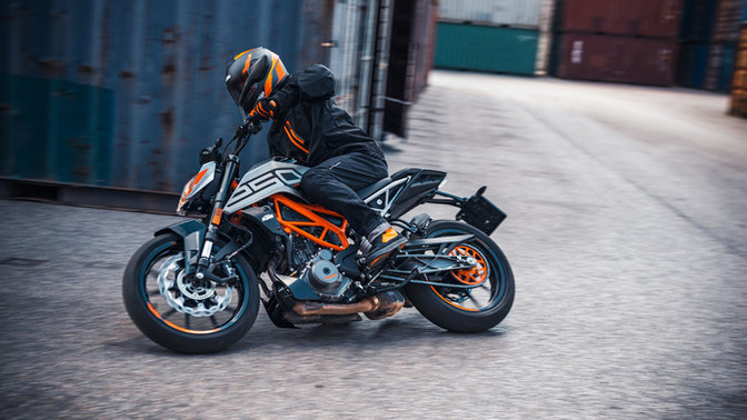 Boyum 1.62 ve KTM Duke 250 ile başlangıç yapmak istiyorum, yüksekliğinden dolayı sorun yaşar mıyım?